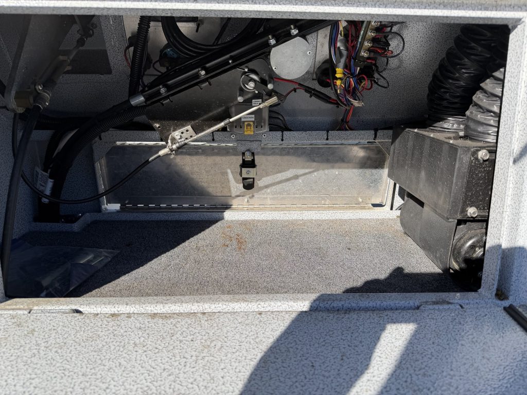 Rogue Jet Chinook 22 XL aft compartment and steering