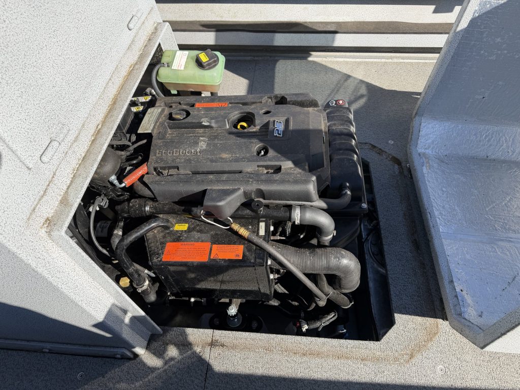 Indmar inboard engine in Rogue Jet Chinook 22 XL motor box