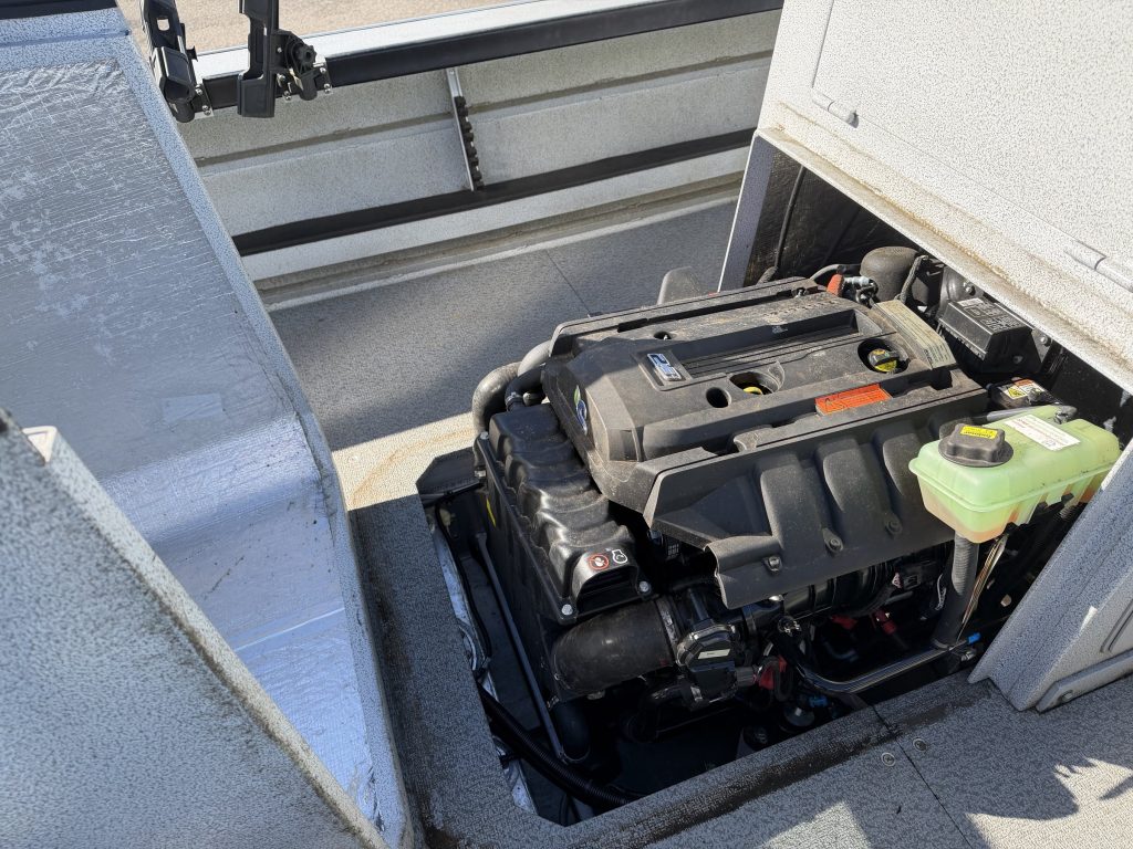 Rogue Jet Chinook 22 XL inboard engine, second view